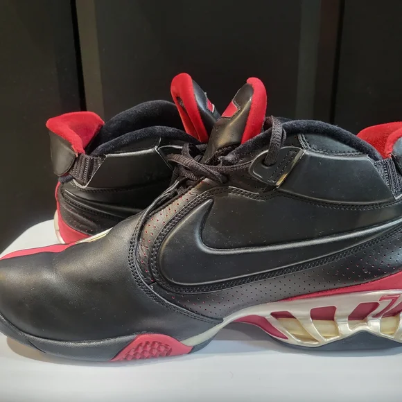 Nike Zoom Michael Vick 2 Black and Red Athletic Sneakers - Picture 6 of 8